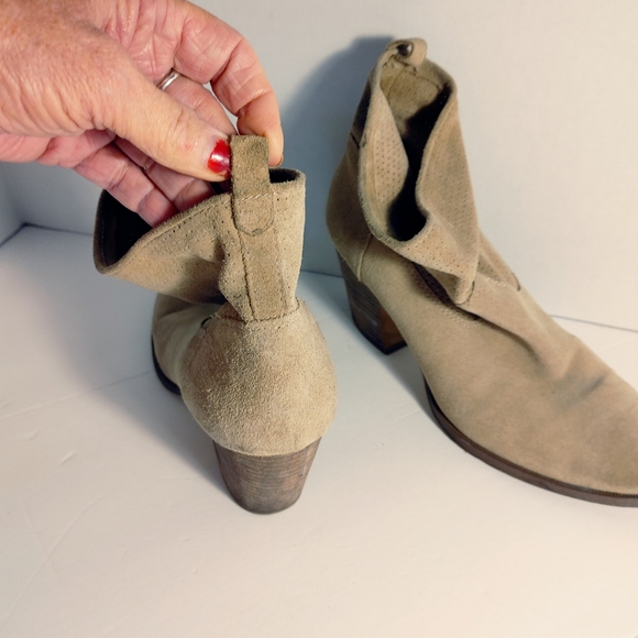 Taupe Suede Pull on Ivanka Trump Size 10 Ankle Shoes Boots - Picture 5 of 11